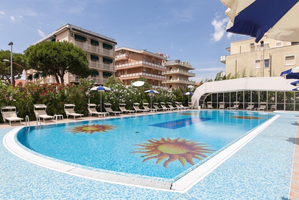 Universal Hotel Cervia Ngoại thất bức ảnh
