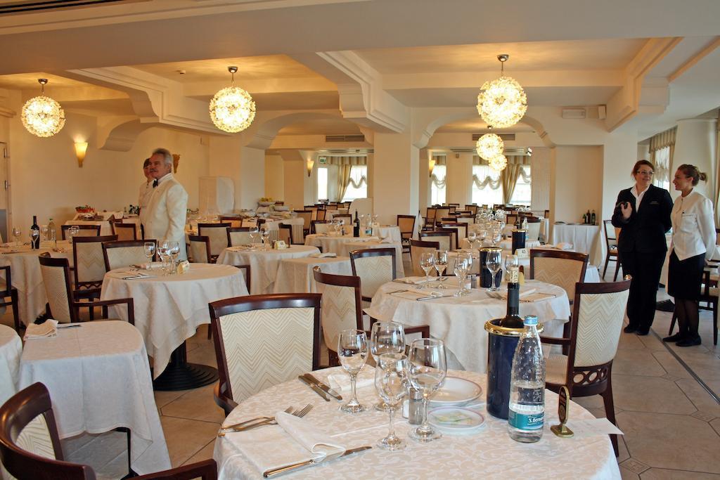 Universal Hotel Cervia Ngoại thất bức ảnh