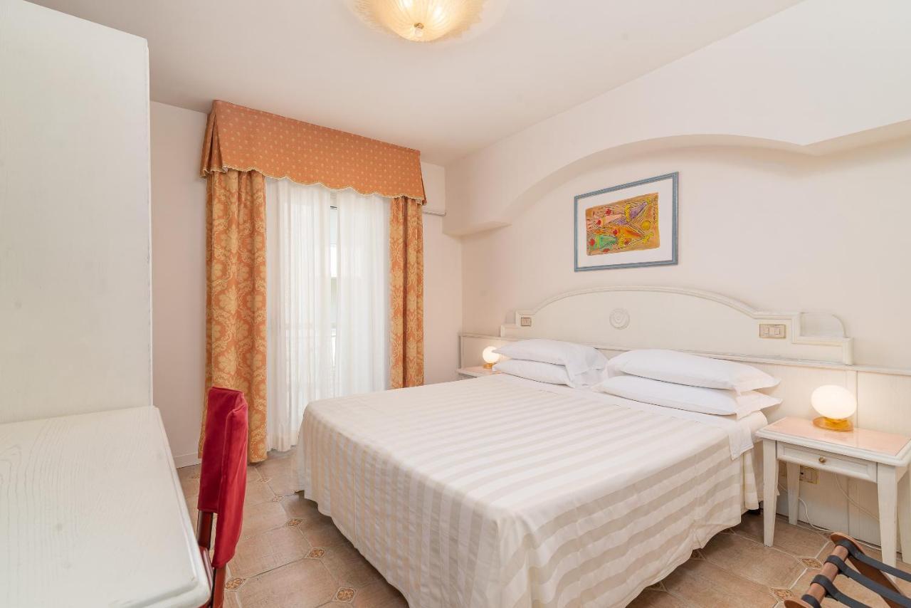 Universal Hotel Cervia Ngoại thất bức ảnh