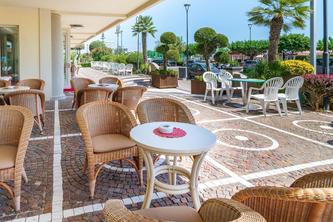 Universal Hotel Cervia Ngoại thất bức ảnh