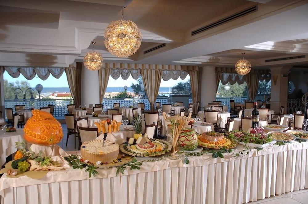 Universal Hotel Cervia Ngoại thất bức ảnh