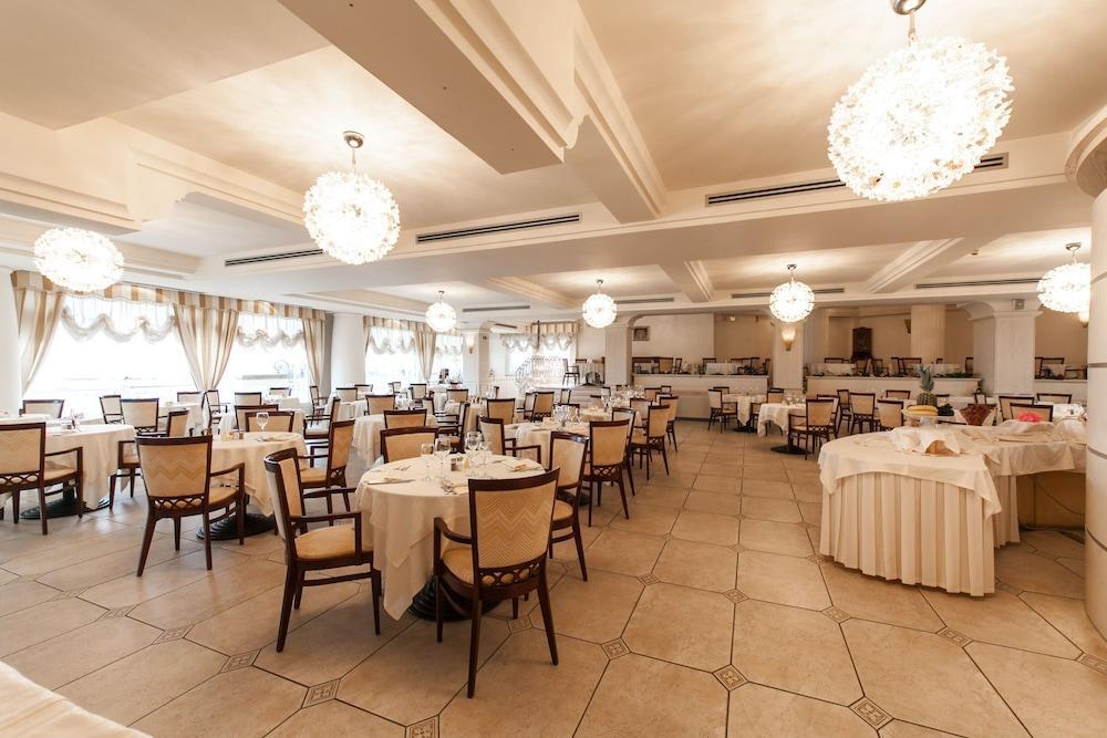 Universal Hotel Cervia Ngoại thất bức ảnh