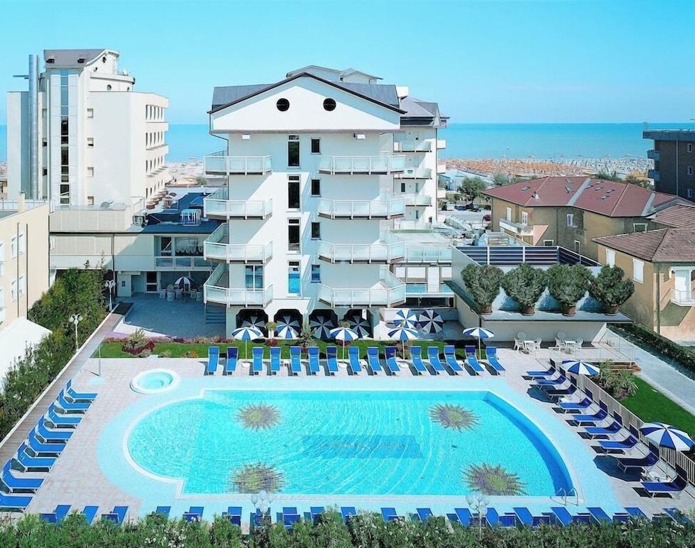 Universal Hotel Cervia Ngoại thất bức ảnh