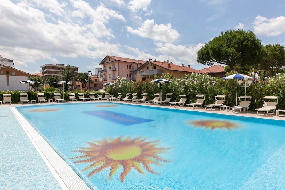 Universal Hotel Cervia Ngoại thất bức ảnh